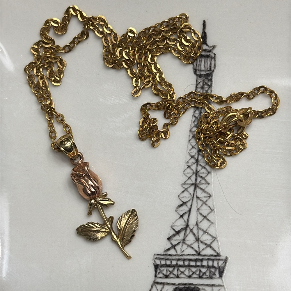 Like New Necklace-Single Rose Detail-2 Toned Yellow Gold/Rose Gold with Chain